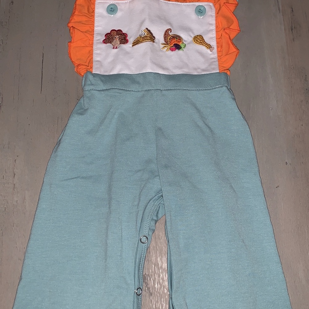 Clothes - Picture 4 of 16